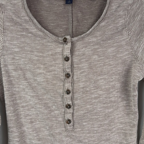 Universal Thread Women's Size Small Ribbed Long Sleeve Henley Top - Taupe - Picture 4 of 8
